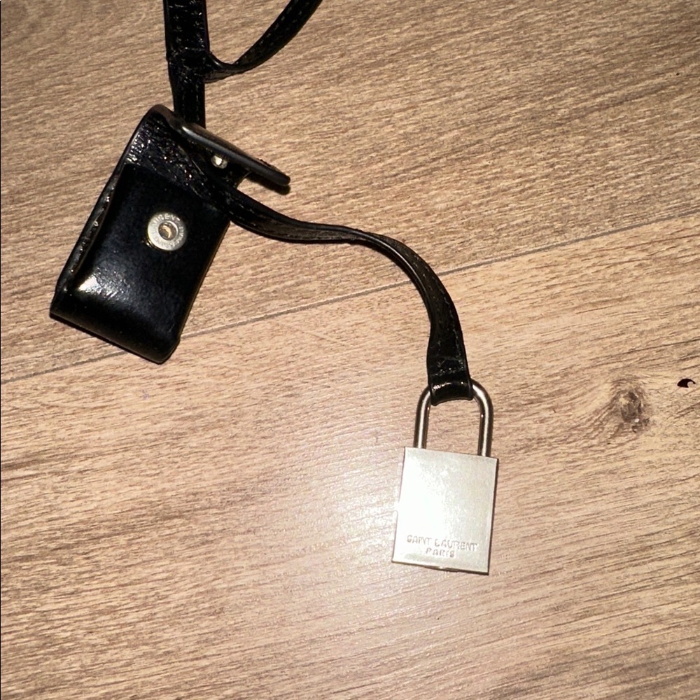 Saint Laurent Bag Leather Black Charm with lock - Picture 3 of 4